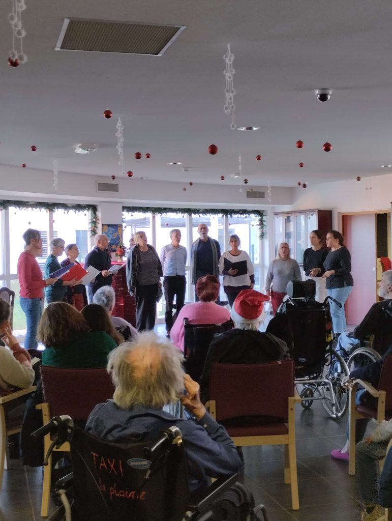 Photo du concert de Noël 2024 de l'école de musique intercommunale du Pays des Vans en Cévennes au Centre Hospitalier des Cévennes Ardéchoises